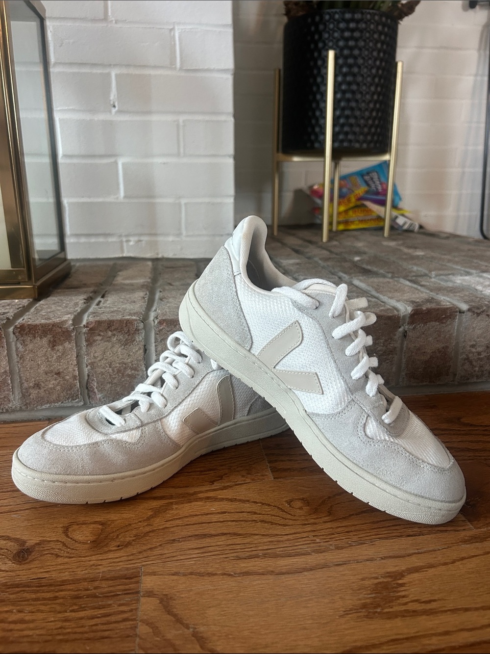 Women’s Veja simple tennis shoes